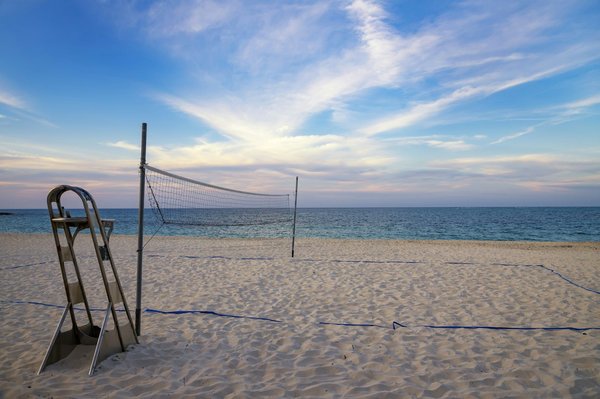 How can UK beach volleyball teams utilize sand resistance training to increase power?